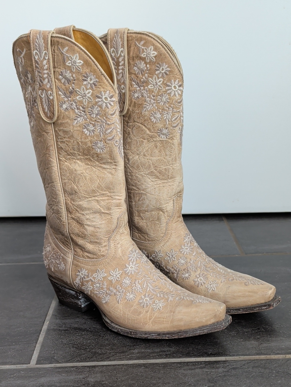 Cavender's Floral Embroidery Snip Toe Cowgirl Boots Size 9B